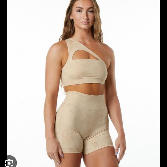 Alphalete assymetrical sports bra in hazelnut - Picture 13 of 13